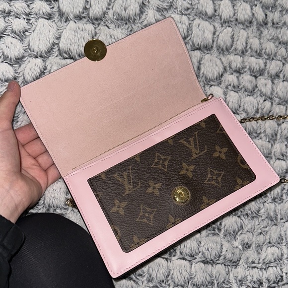 Louis Vuitton crossbody chain bag - Picture 12 of 14